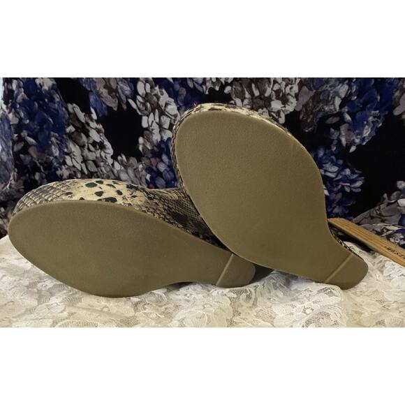 Steve Madden P-Mardi Faux Snake Skin Gray/white Wedge Heels, Closed Toe, 7 - Picture 7 of 10